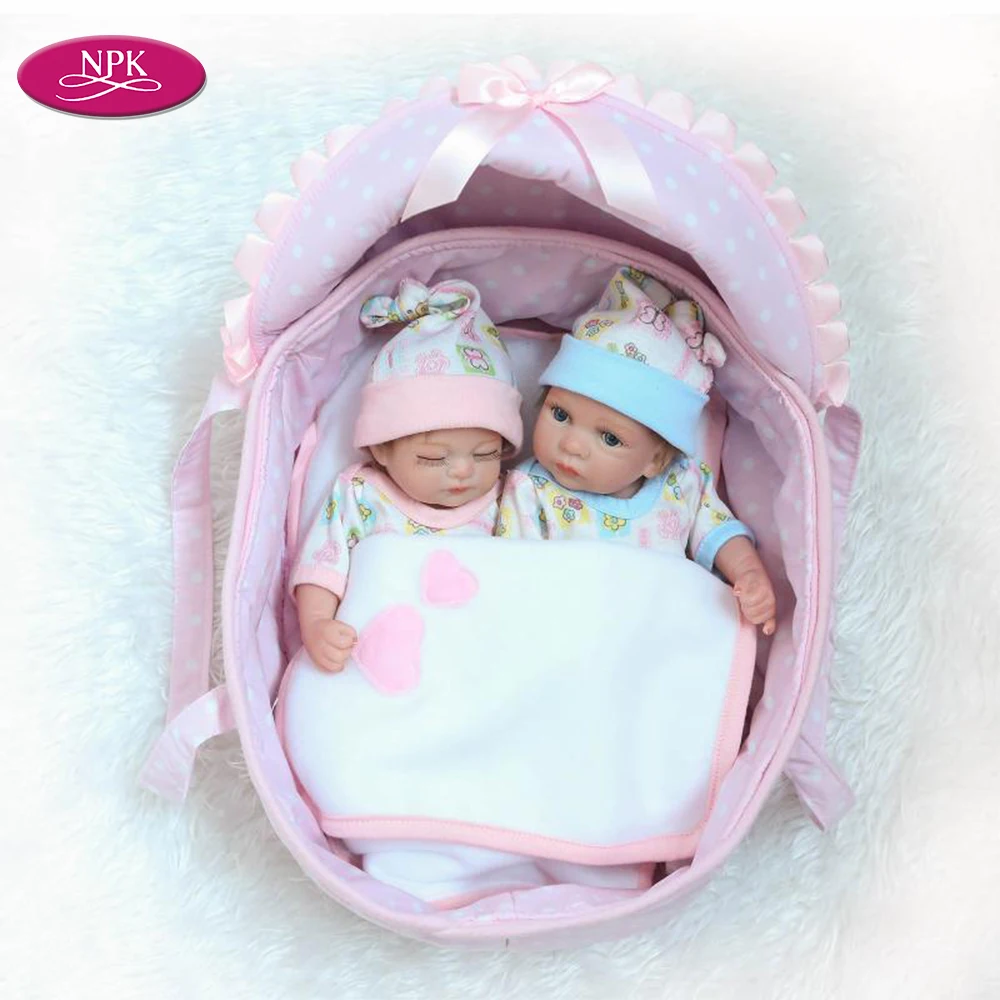 NPK Настоящее касание мягкий полный тела силиконовые Reborn Baby Doll мини Новорожденные Близнецы девочка мальчик реалистичные Младенцы Bathe игрушки розовая корзина