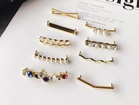 Модные металлические кроссовки различных стилей с украшением из кристаллов