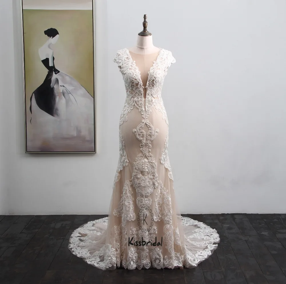 Новые свадебные платья Русалочки 2018 с глубоким вырезом и рукавами крылышками