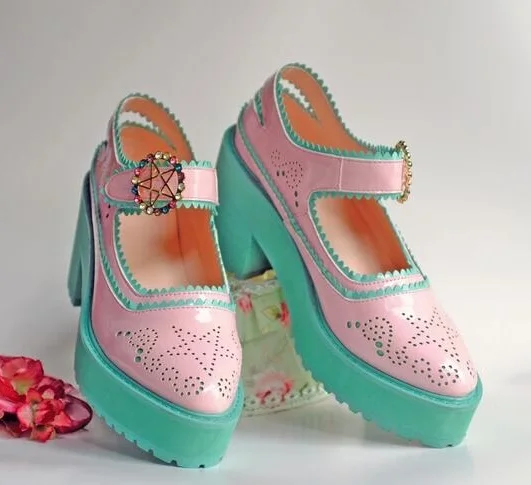 

Женские туфли-лодочки на квадратном каблуке, с круглым носком и ремешком с пряжкой