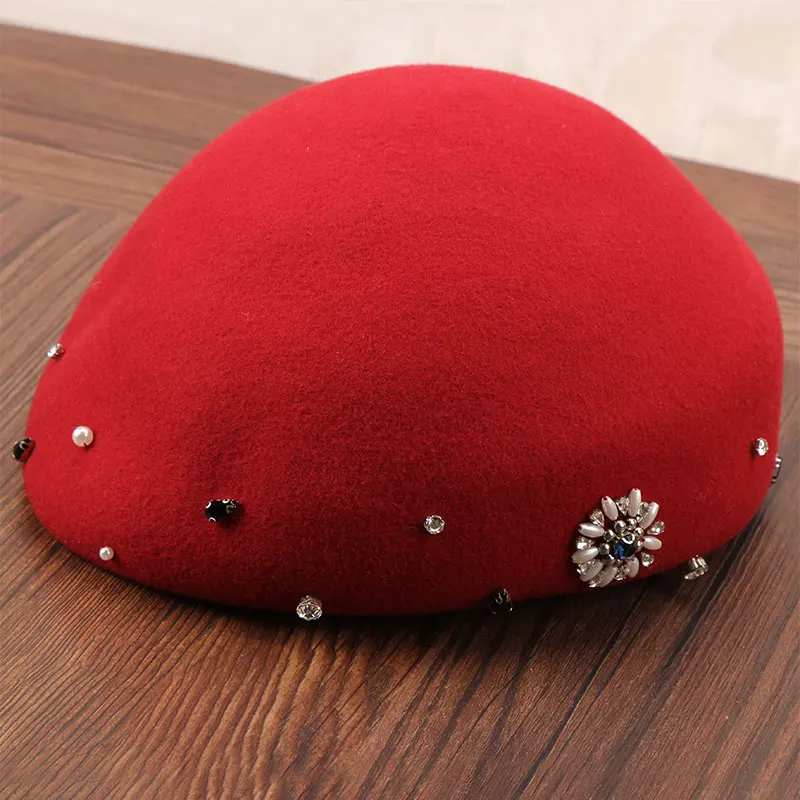 Леди Fedoras шерстяные шапки Девушки шерстяной досуг шапка осень и зима ручной работы жемчужные бриллианты шерстяной артист берет Кепка с уткой B-8923