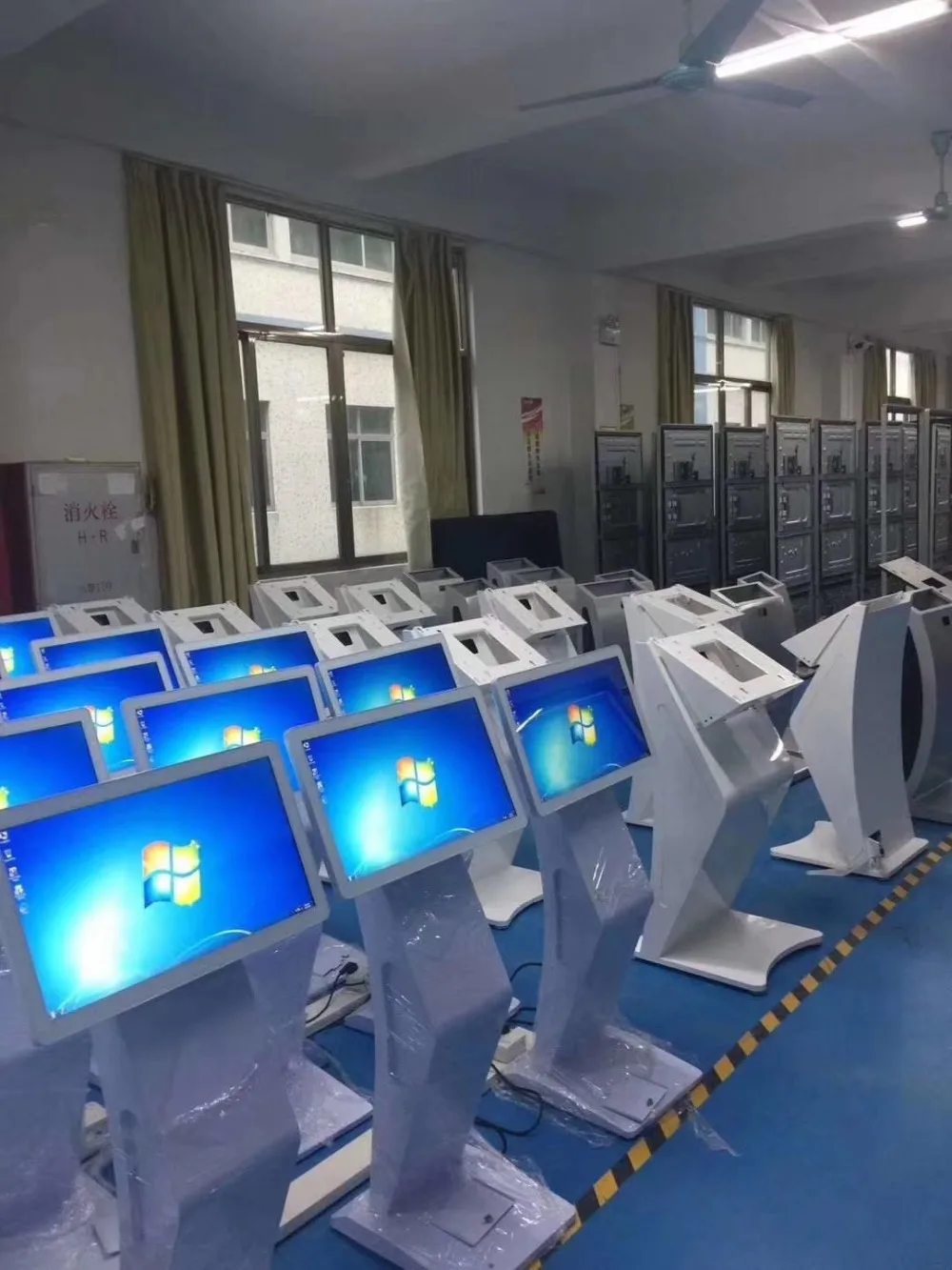 

43/49 дюймовый Многофункциональный LCD TFT HD дисплей в социальных сетях киоск/цифровая вывеска/сенсорный экран монитор