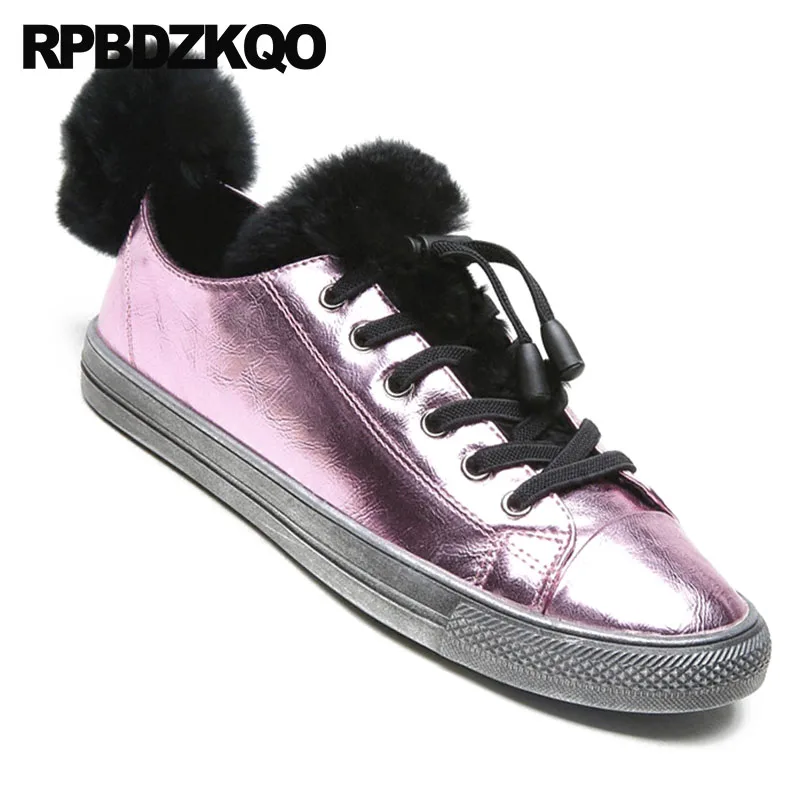 Кроссовки женские зимние из лакированной кожи цвета розового золота металлик |