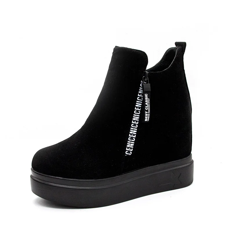 Женские ботильоны на платформе увеличивающие рост с буквенным принтом молнии