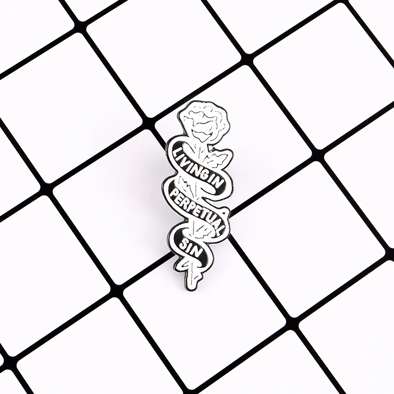 Черно-белый цветок и баннер эмалированные булавки Цитата твердая эмаль отворот