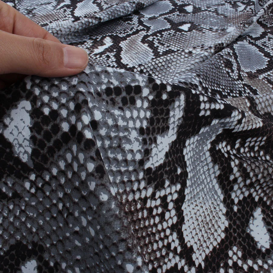 Модное шифоновое платье со змеиным рисунком размер от 148 см | Дом и сад