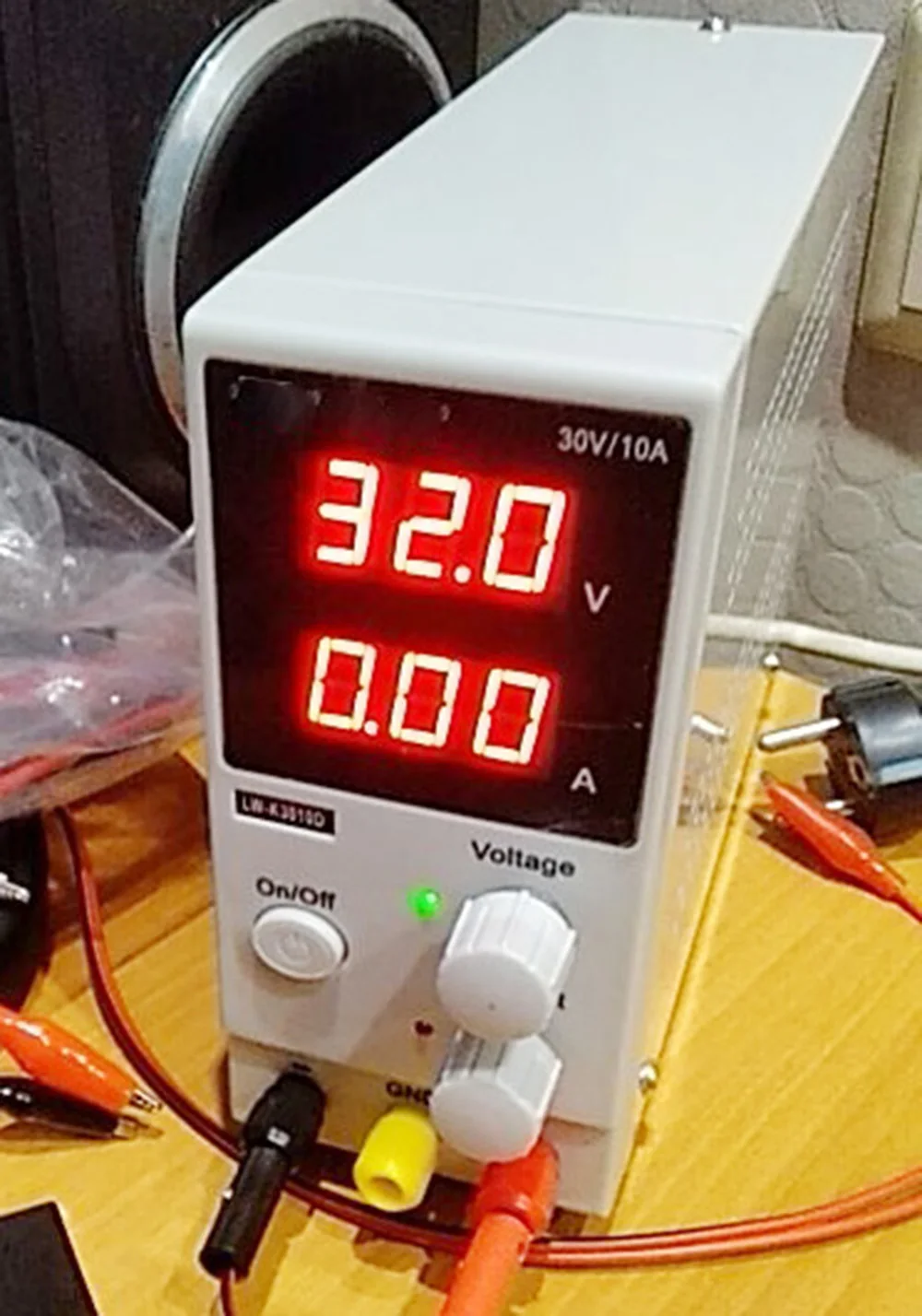 Мини Регулируемый цифровой источник питания постоянного тока 30V10A импульсный 110 В