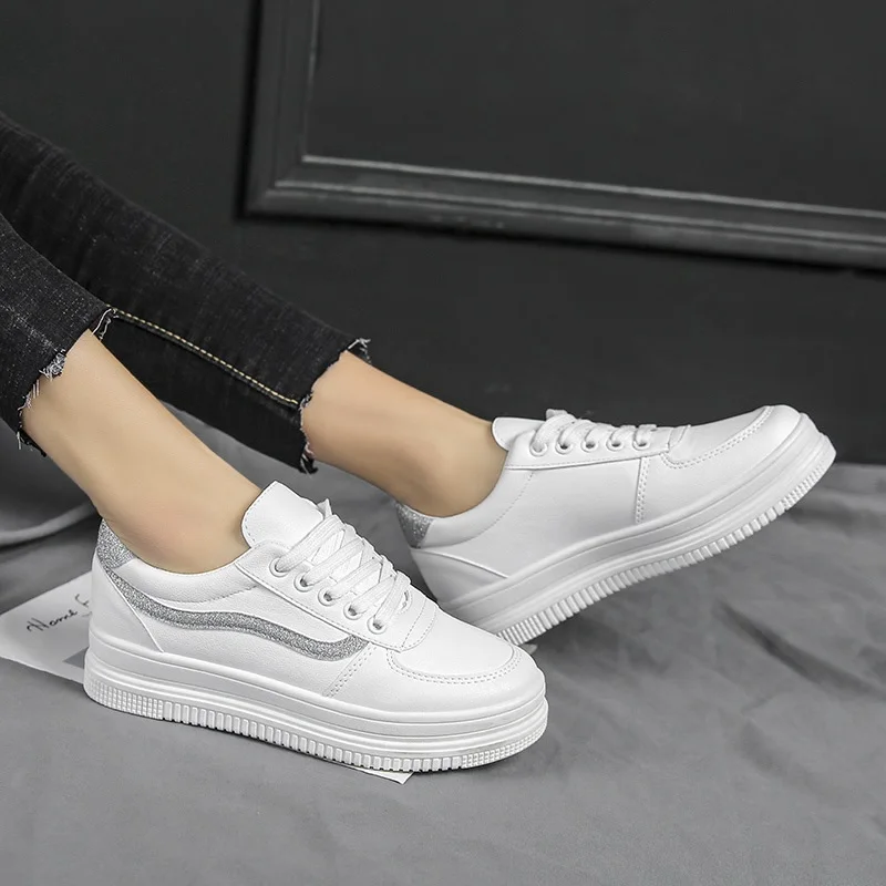 Женская обувь 2019 г. осенняя женская на плоской подошве Модная Белая из мягкой