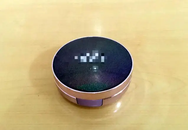 Пустая черная баночка для пудры с просеивателем зеркальной закручивающейся