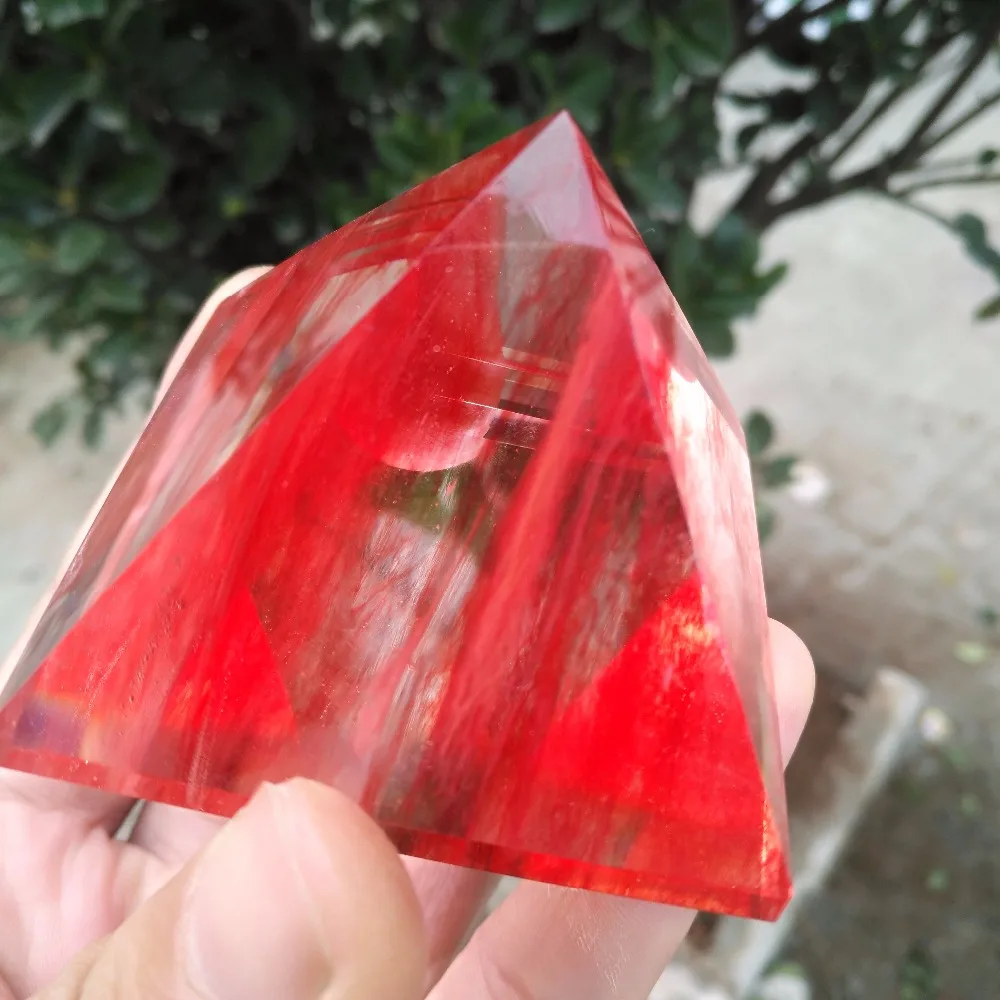 6 см пирамида из кристалла кварца красный плавки с украшением в виде кристаллов