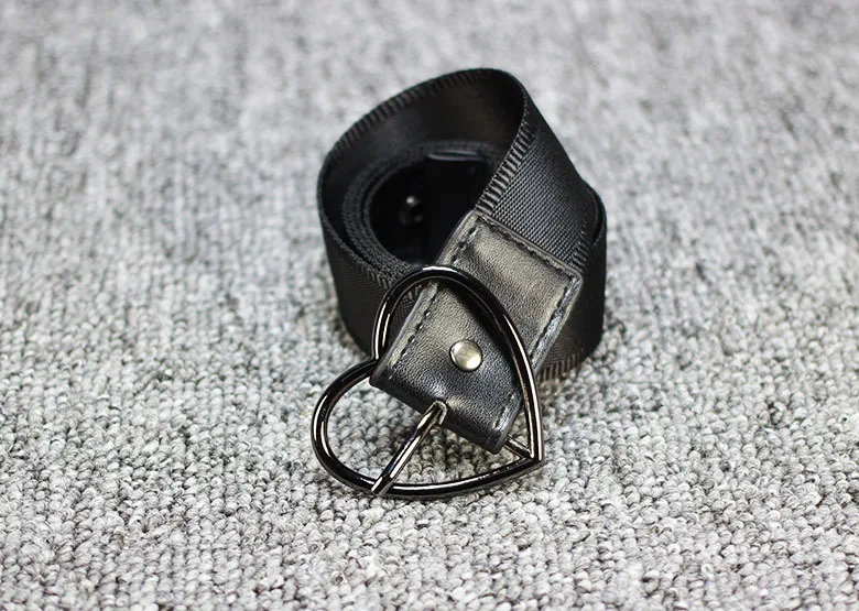 black buckle Сплошной черный ремень Металлические в форме сердца штыревая Пряжка нейлон Сращивание ремни для подростков Модные узкие джинсы декоративные пояса - Цвет: black buckle