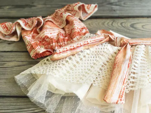 Летняя одежда для маленьких девочек футболка + кружевная юбка комплект одежды из