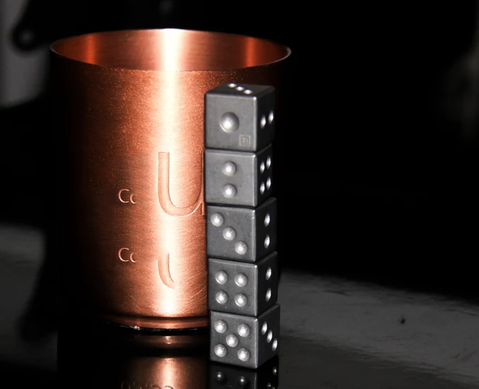 EDC titanium сплав 6-боковые игра в кости питьевой кубика льда инструменты транзита Пинцет нетоксичный titanium материалы игрушка игра для повседневного использования