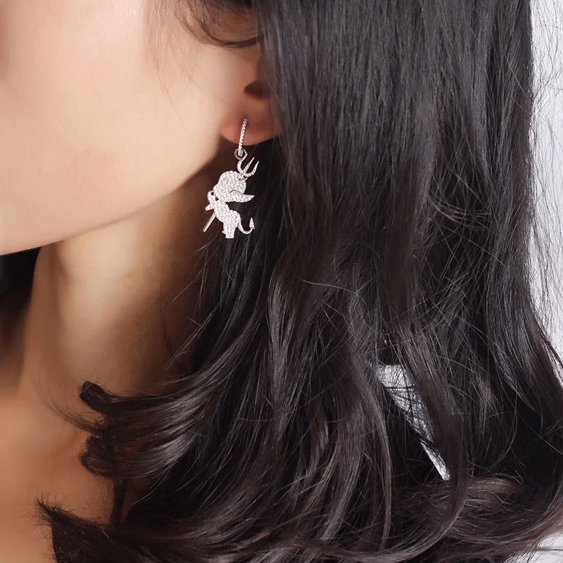 Серьги-подвески женские Асимметричные из серебра 925 пробы с красным Купидоном |