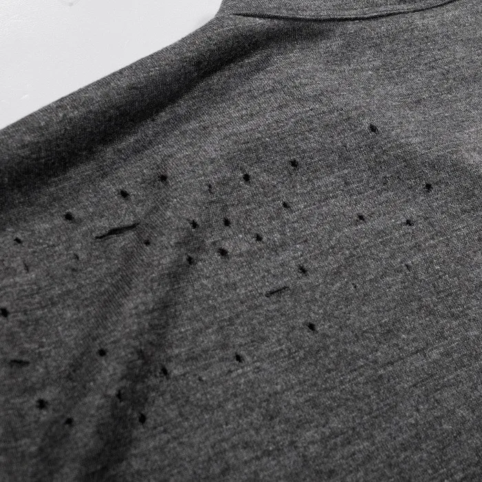 Футболка мужская рваная с круглым вырезом модная тенниска из хлопка крутая майка