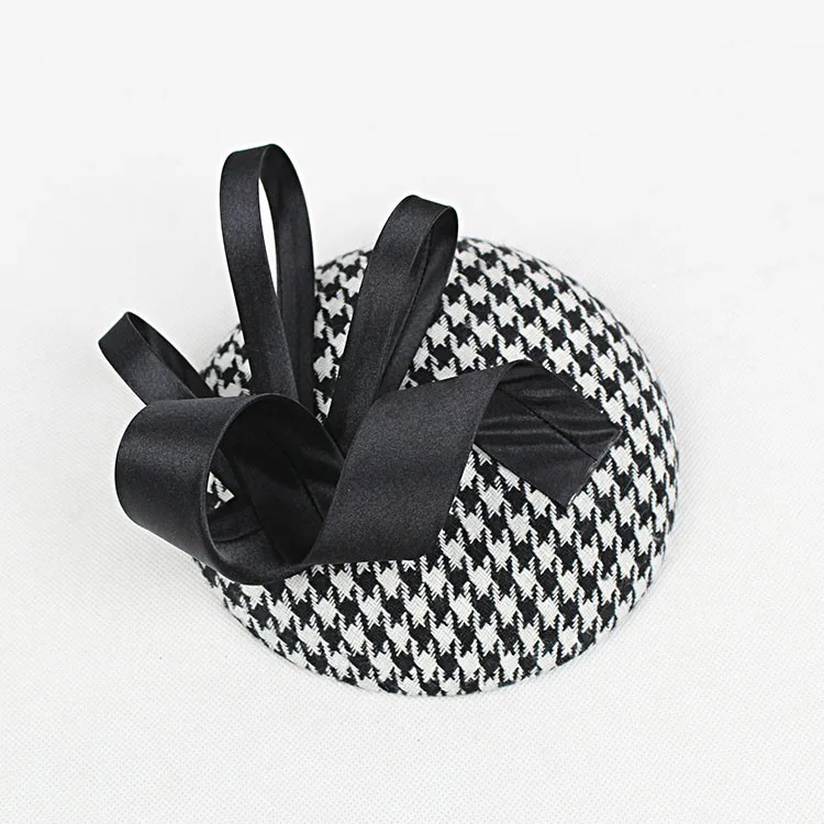 Модные черно-белая клетка волос чародей для Для Женщин Атлас котелок Hairband дамы банкетный ужин Вечеринка аксессуары для волос