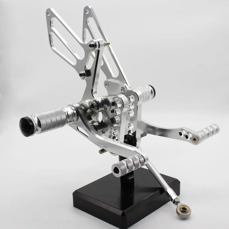 CNC Алюминиевые мотоциклетные подножки, подножки для ног, педали, задний набор, подножки для Suzuki GSXR1000 GSXR 1000 K5 K6 2005 2006 - Цвет: Серебристый