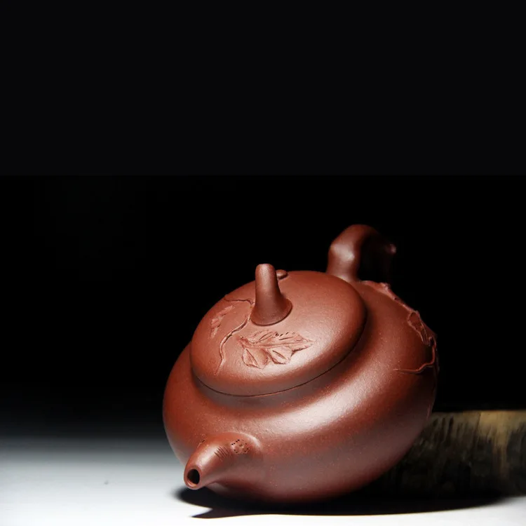 Рекомендуются вручную раздетые рудные предвестники баклажаны фиолетовая глина