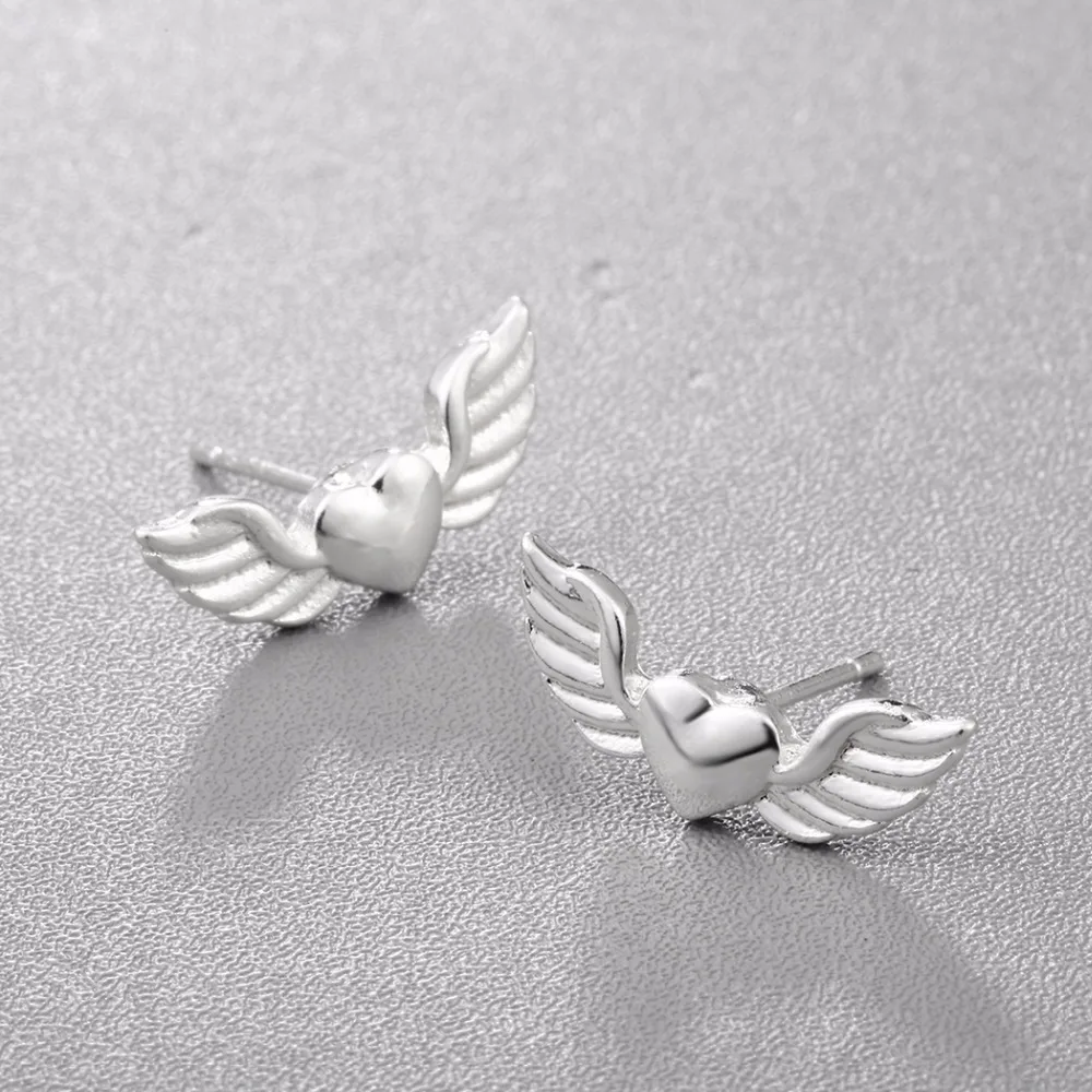 Kinitial милые серьги в форме сердца с угловыми крылышками крошечные гвоздики виде