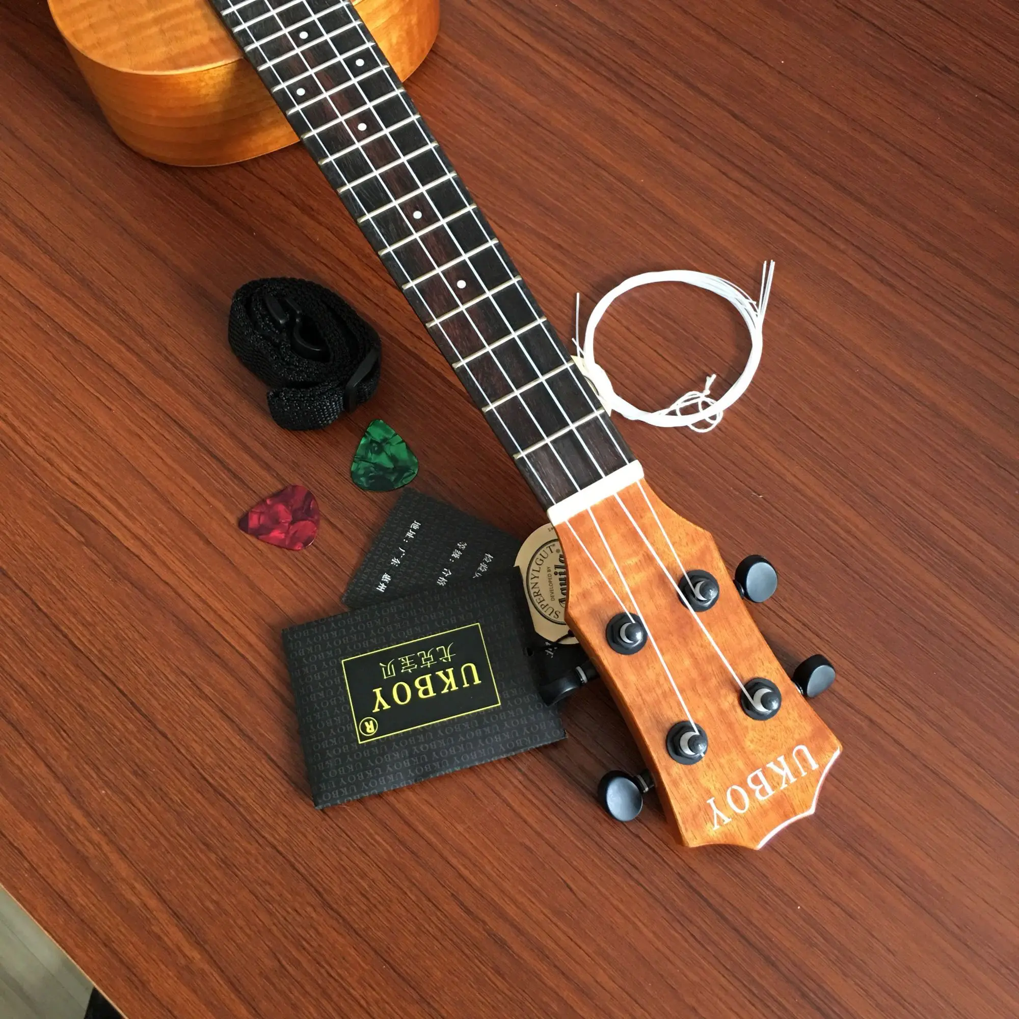 Укулеле для концерта 23 дюйма тигровая полоса красное дерево глянцевая укулеле 4