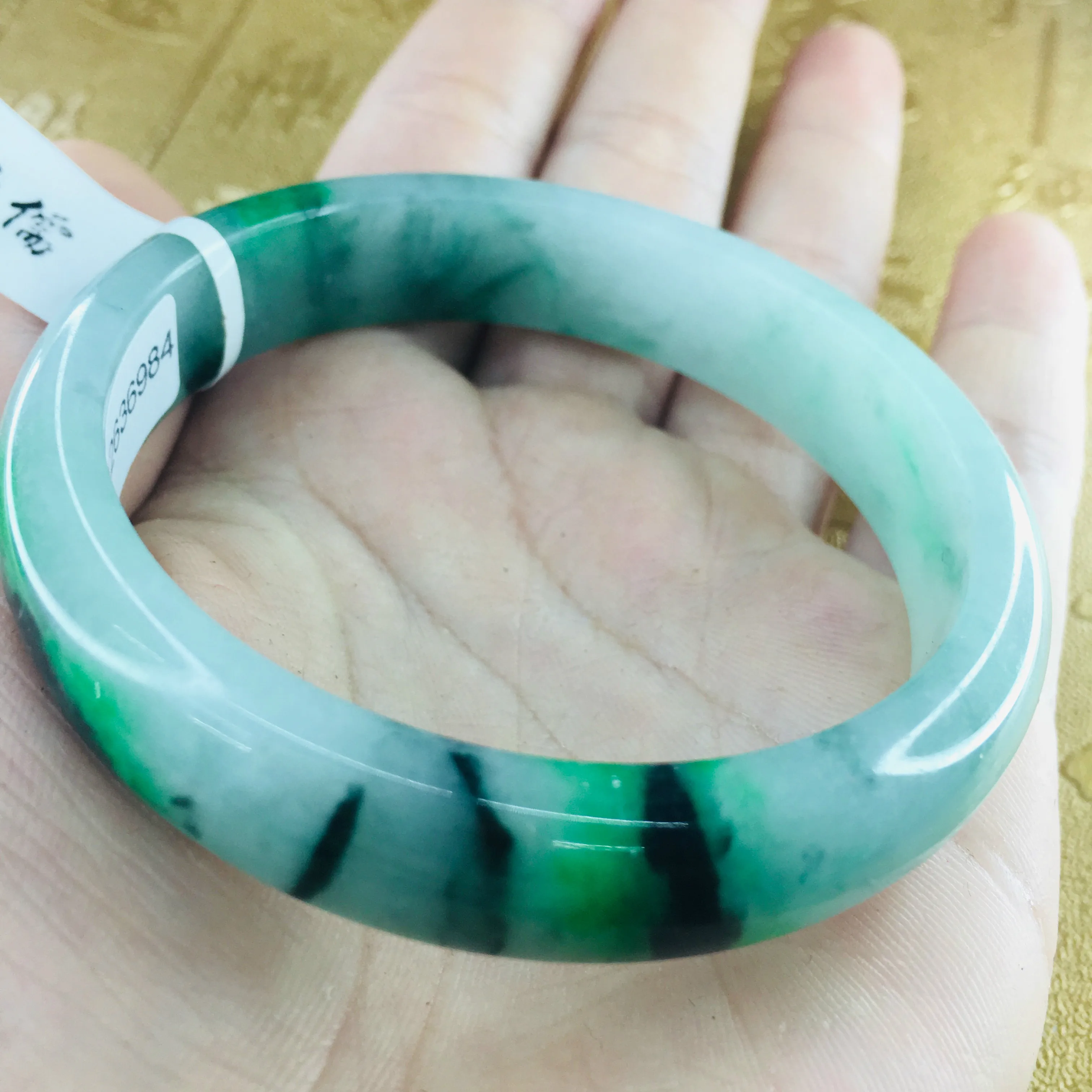 

Отправить сертификат натуральный жадеитовый браслет ручной отполированное сияние зеленый 54-61 мм Женский двухцветный нефритовый браслет ю...