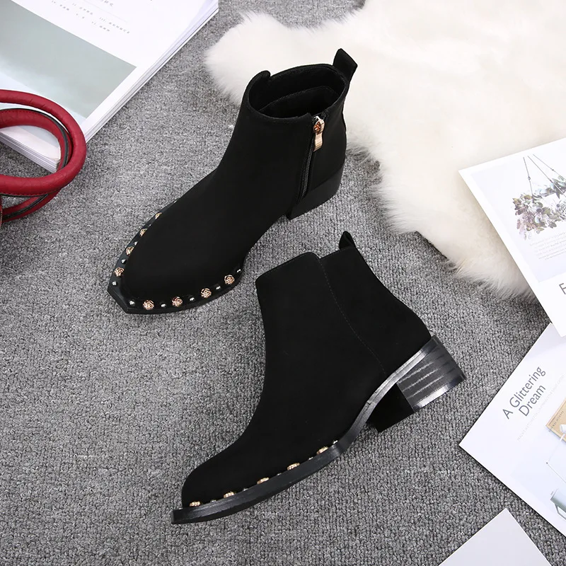 Женские замшевые ботильоны с розовыми заклепками черные ботинки большого