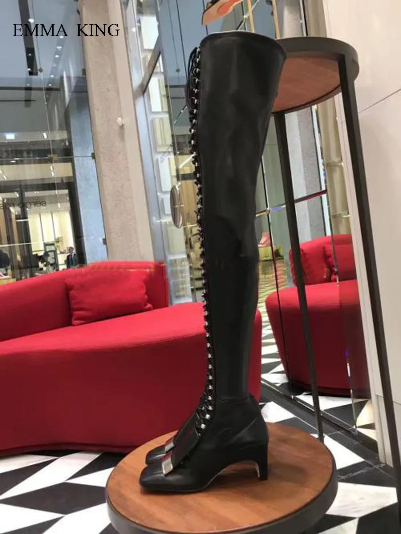 Botas Mujer; коллекция года; сезон осень-зима; женские ботфорты с перекрестной шнуровкой на квадратном каблуке средней высоты; эластичные высокие сапоги до бедра; женская обувь