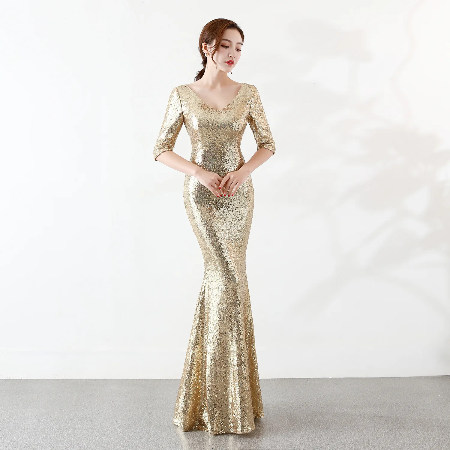 Серебряное роскошное платье с блестками и v образным вырезом рукавом до локтя для