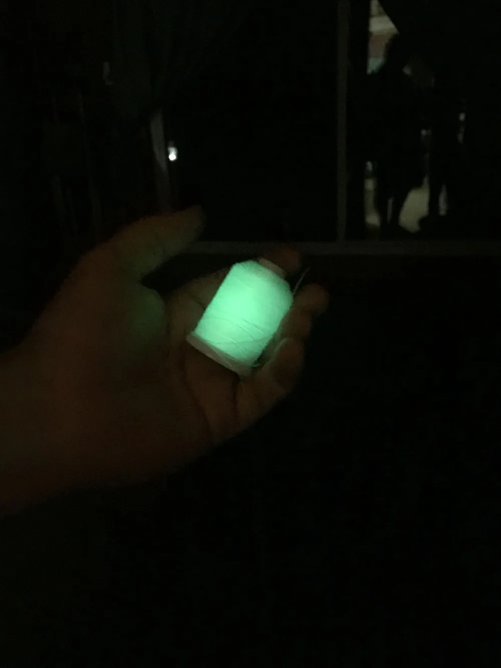 Simthread светятся в темноте вышивка нить 550 ярдов для брата Babylock Мститель машина Singel