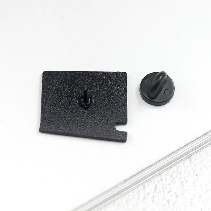 Оригинальная брошка в виде капельного масла с героями мультфильмов модная