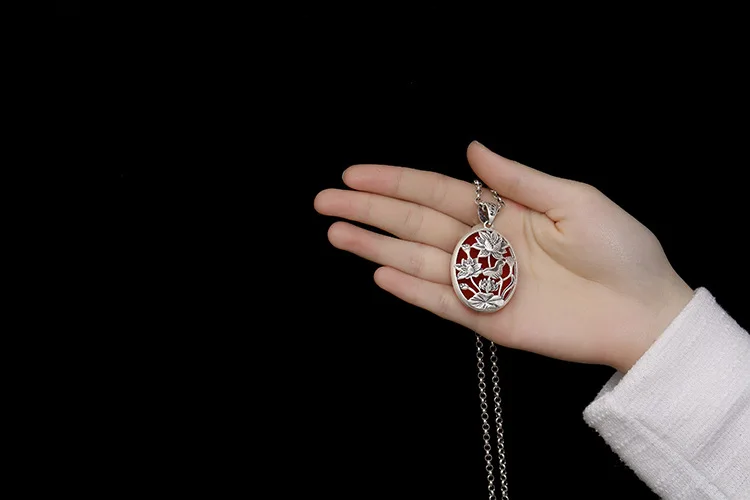 KJJEAXCMY S990 cut - out lace open rich and pure silver Thai silver antique sweater pendant
KJJEAXCMY S990 cut - out lace open rich and pure silver Thai silver antique sweater pendant