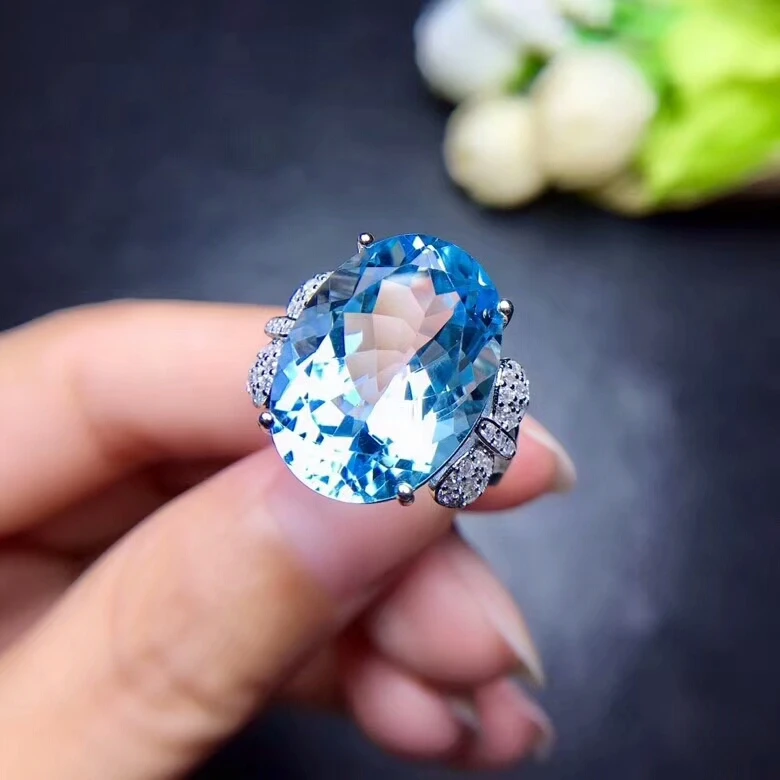 

Кольцо женское из серебра 925 пробы с крупным натуральным голубым топазом