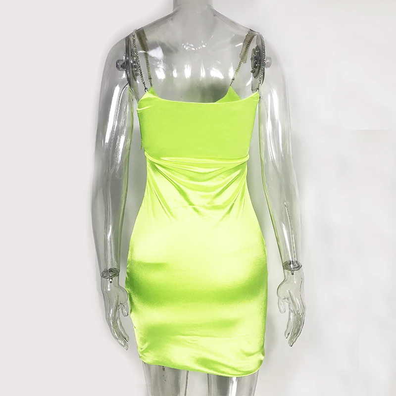 Женское блестящее атласное платье Colysmo розовое облегающее летнее с кристаллами