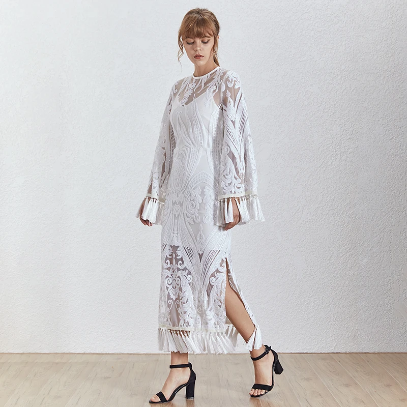 Платье TWOTWINSTYLE винтажное с вышивкой и кисточками о вырезом широким рукавом
