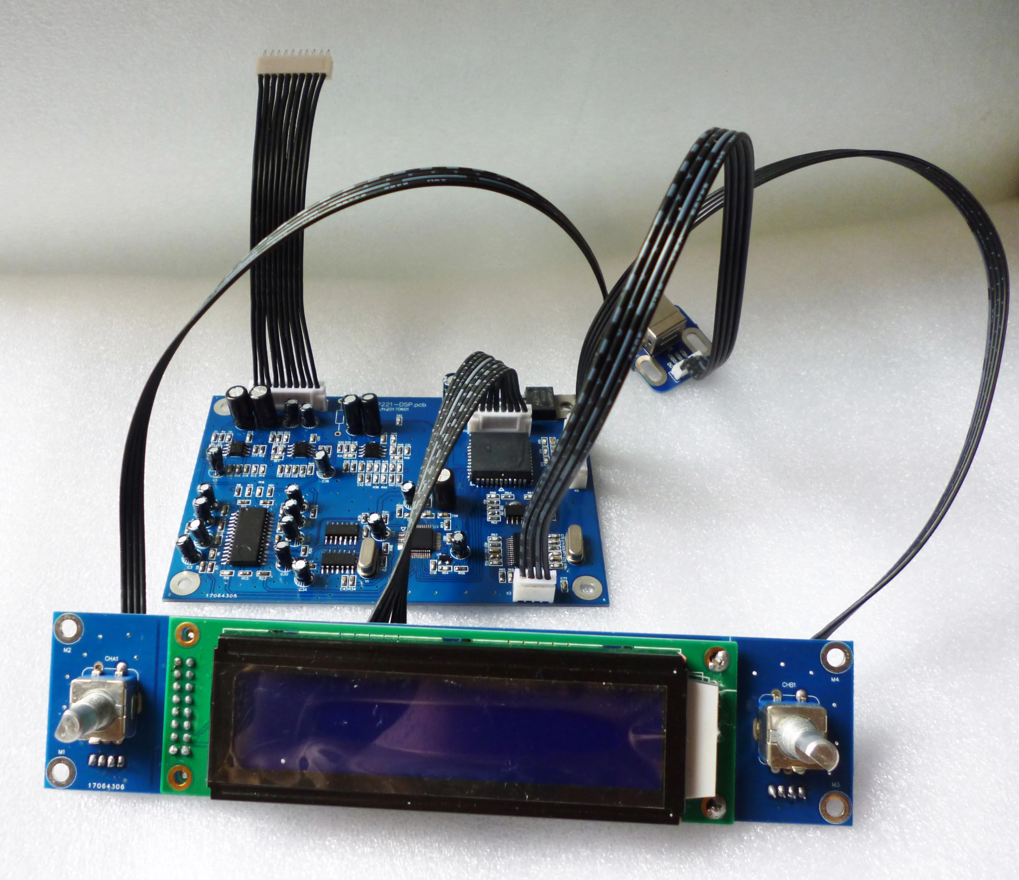 DSP два в на входа четыре выходных цифровых процессоров Цифровая зеркальная