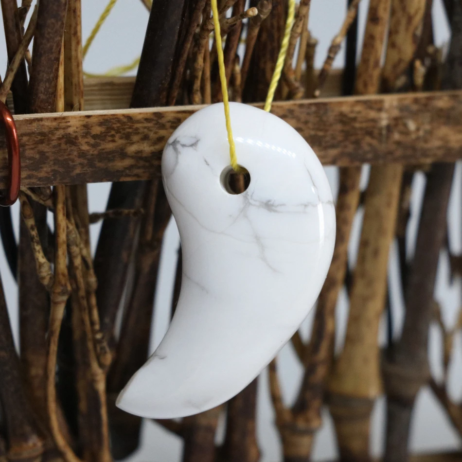 Оптовая и розничная продажа Мода Белый Howlite счастливый мир magatama Кулон Fit DIY