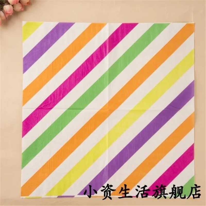 Забавные салфетки бумажные с цветными клетчатыми полосками декоративные для