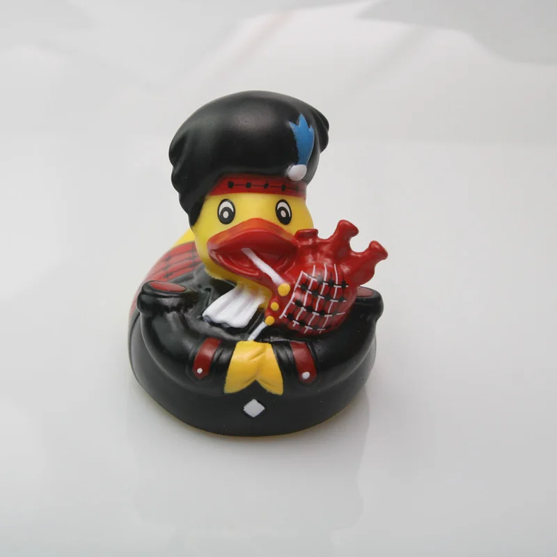 1pcs Резиновый стиль утка красный хоккейный ревень утка черная шляпа игрушка утка детская игрушка подарок утка - Цвет: 1pcs