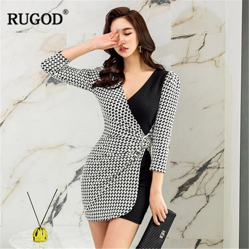 Женское платье с v образным вырезом RUGOD черно клетчатое приталенное туника модель
