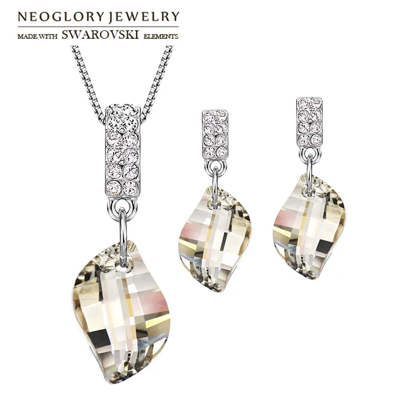 

Ювелирный Комплект из колье и серёг с кристаллами Swarovski