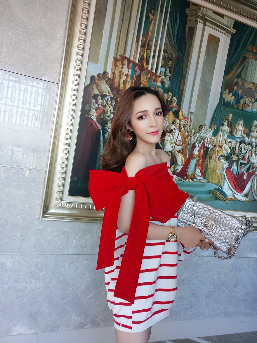 С открытыми плечами большой бант Полосатое женское платье Slash шеи высокий твист