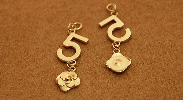 

New Gold metal number 5 high-grade zipper head flower exquisite high-end clothing ornament pendant jewelry accessories