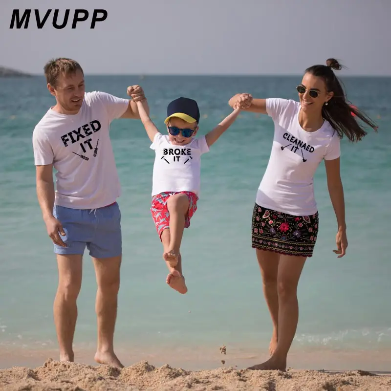 Фиксированная очищенная поломанная семейная одинаковая футболка для мамы и