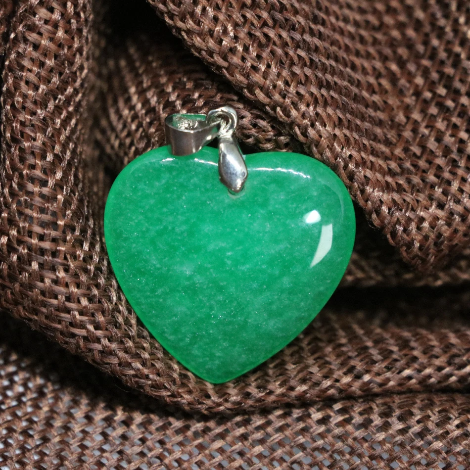Высокое качество романтическая подвеска в форме сердца зеленый жад камень