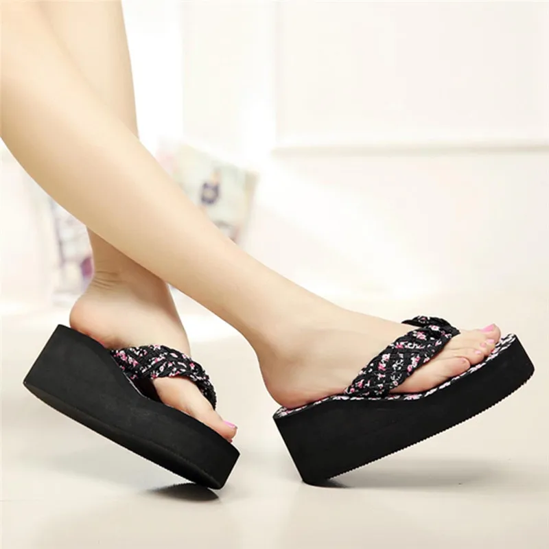 Новинка женские шлепанцы с цветочным принтом летние пляжные Вьетнамки босоножки