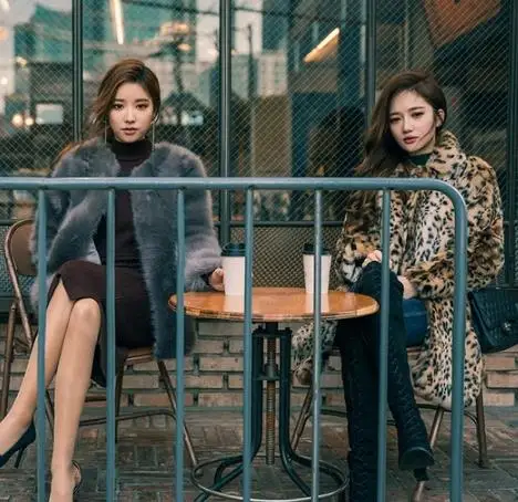 Пушистое зимнее женское пальто из искусственного меха 2019 меховая куртка с