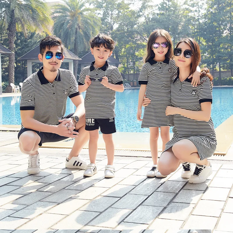 Семейные комплекты летние подходящие футболки для папы и сына платья мам девочек