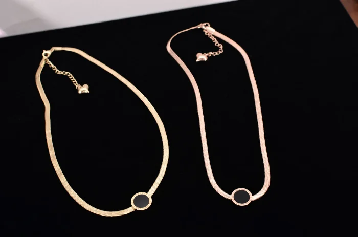 Классические черные круглые Брендовые женские ожерелье титановая сталь Розовое