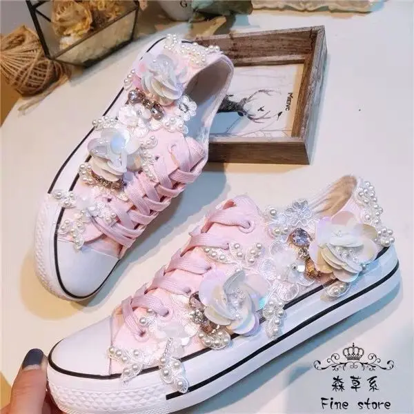 

European Station New Graffiti for Old Spray Painted Dirty Shoes in Spring of 2019 Free Delivery