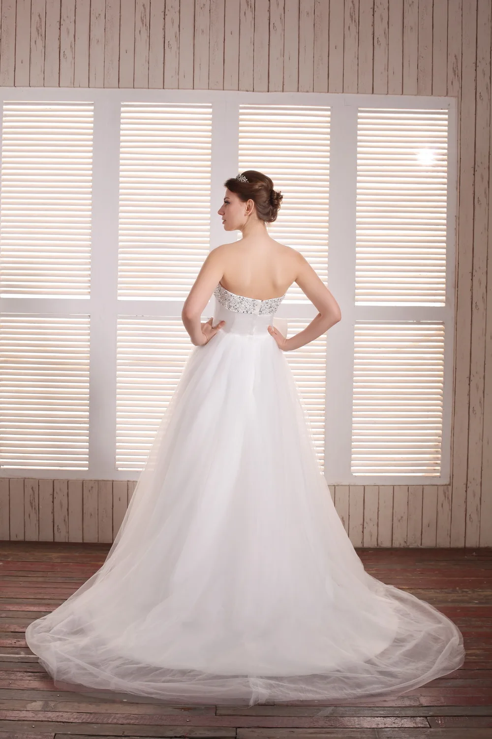 Удивительный новый 2018 торжественные платья без бретелек рукавов суд Поезд из